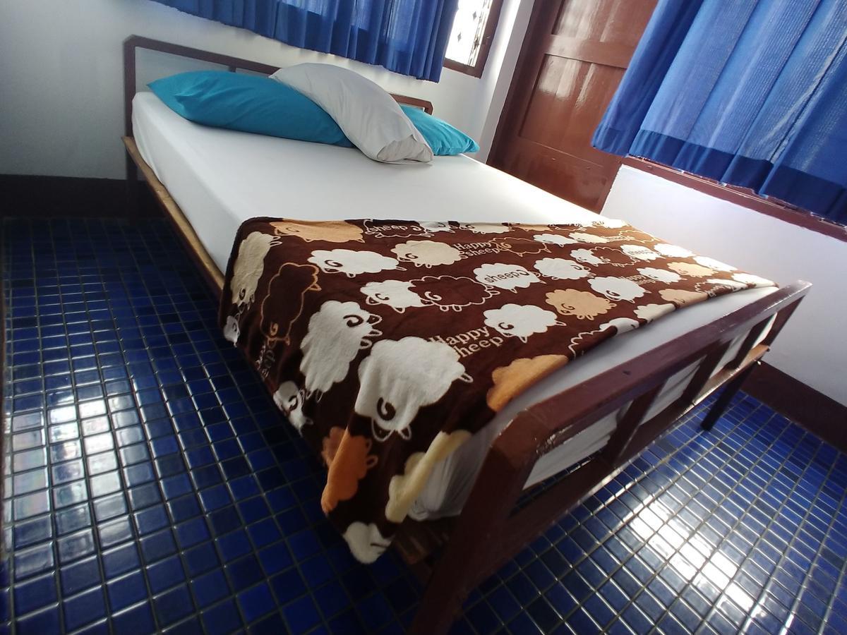 Prasuri Guest House Bangkok Buitenkant foto