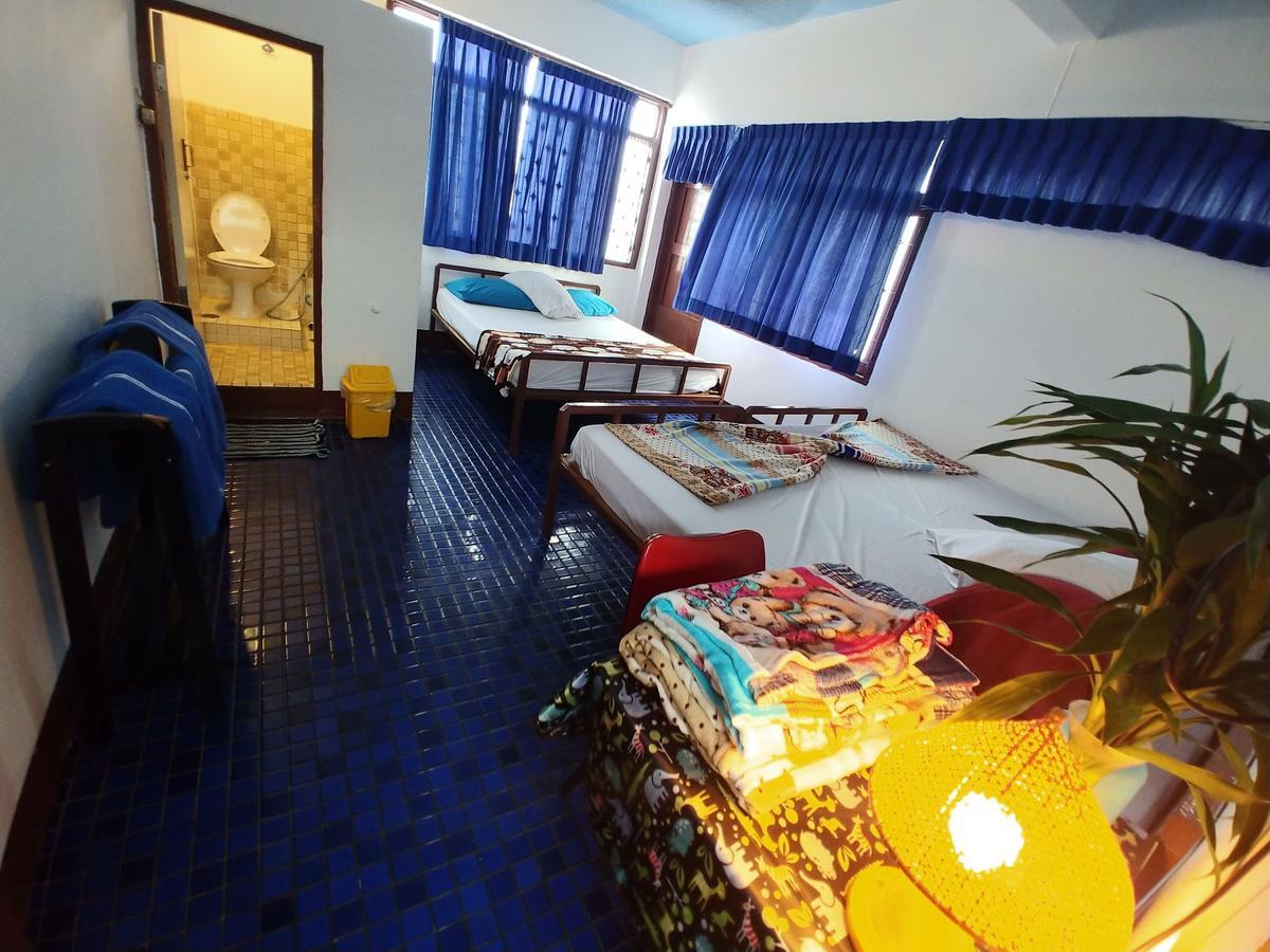 Prasuri Guest House Bangkok Buitenkant foto