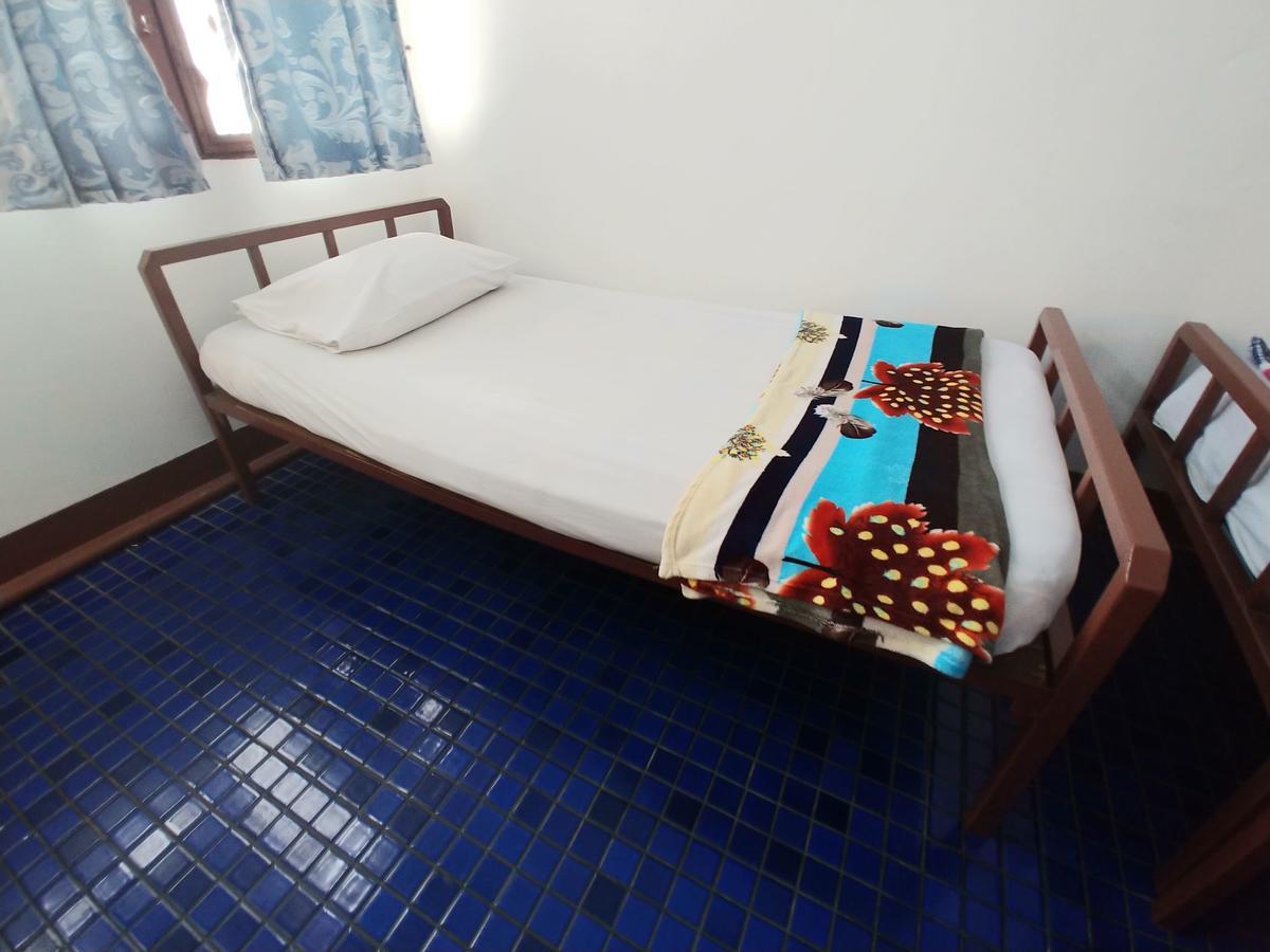 Prasuri Guest House Bangkok Buitenkant foto