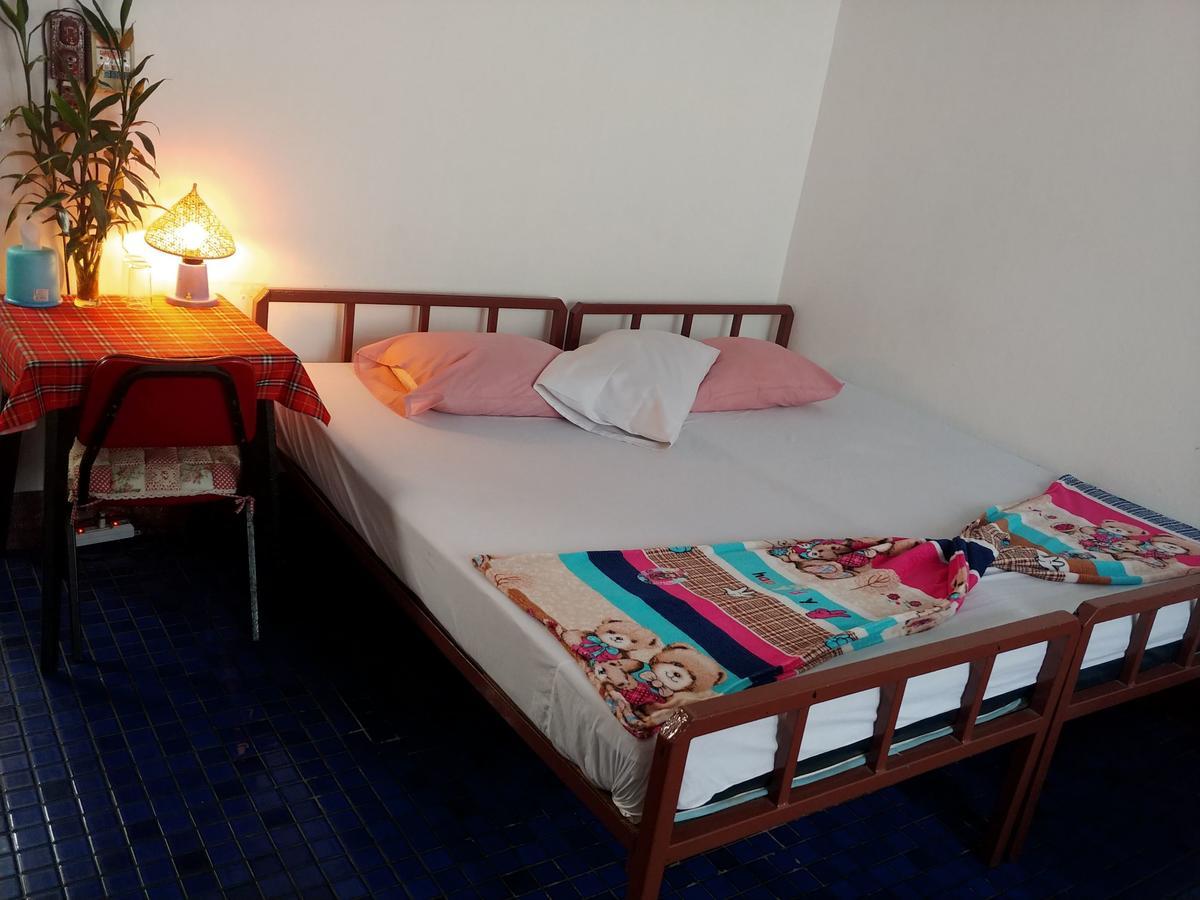 Prasuri Guest House Bangkok Buitenkant foto