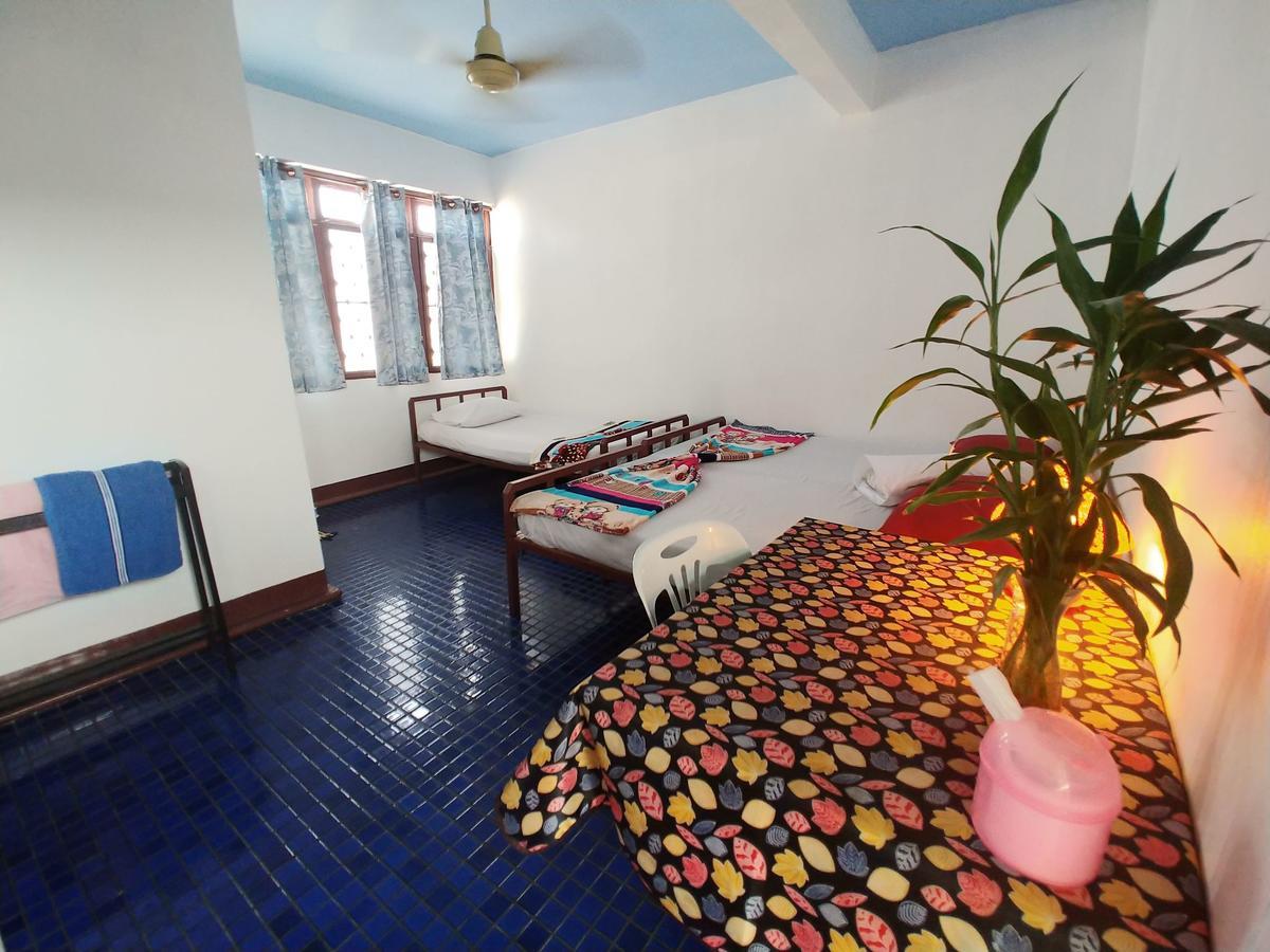 Prasuri Guest House Bangkok Buitenkant foto
