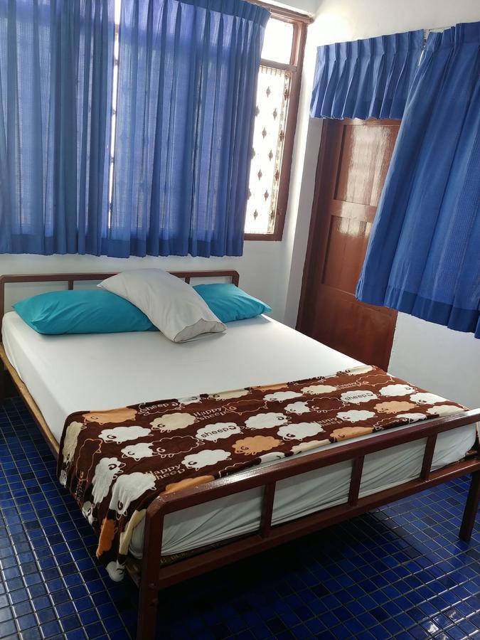 Prasuri Guest House Bangkok Buitenkant foto