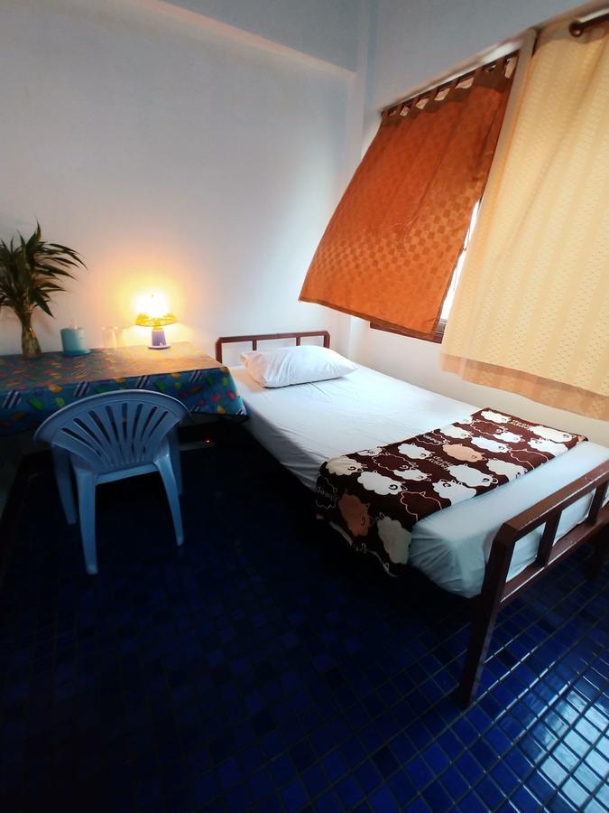 Prasuri Guest House Bangkok Buitenkant foto