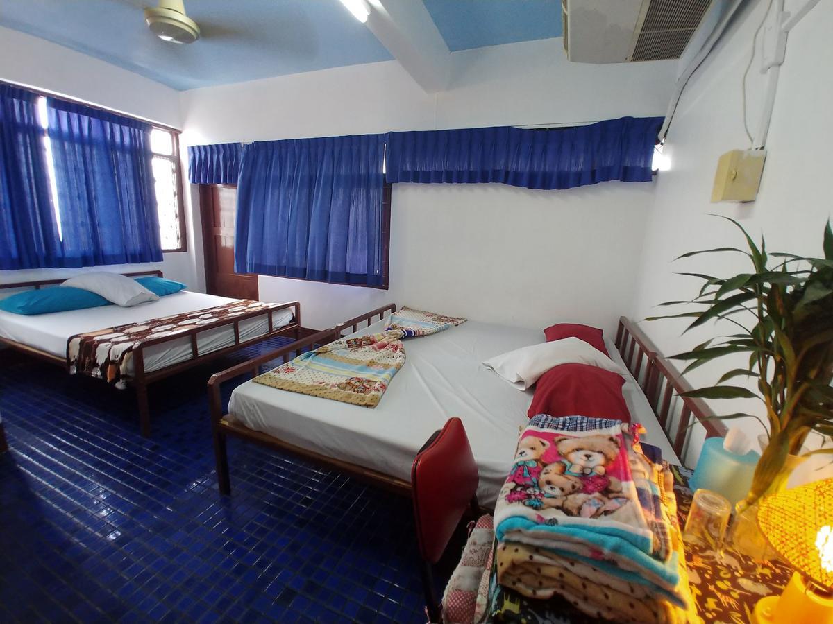 Prasuri Guest House Bangkok Buitenkant foto